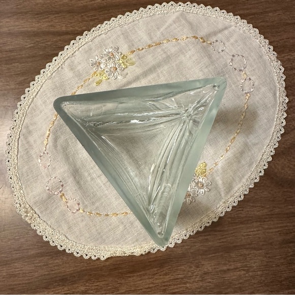 Heavy Bottom Triangle Vase - Picture 3 of 7